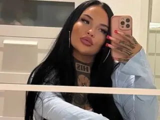 MelinaCurves ass