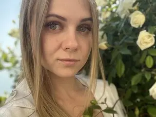 MilenaPin amateur